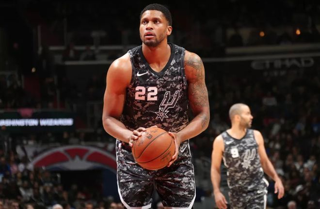 他更像一个 他更像一个