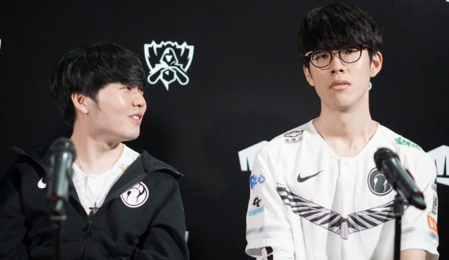 热爱足球并 热爱足球并