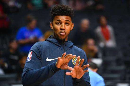 放出两个关 放出两个关